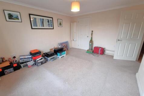 Bedroom 1.jpg