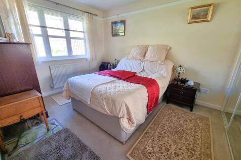 Bedroom 1.jpg