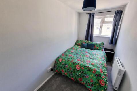 Bed 2.jpg