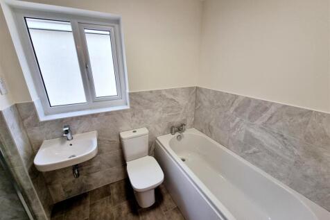 Bathroom 1.jpg