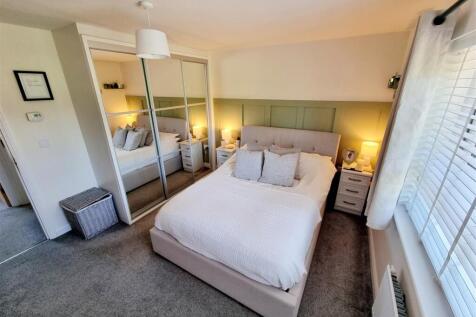 Bed 1.jpg