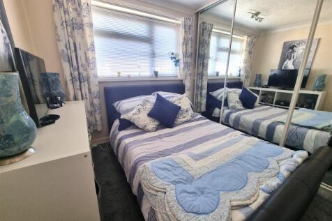 Bed 1.jpg