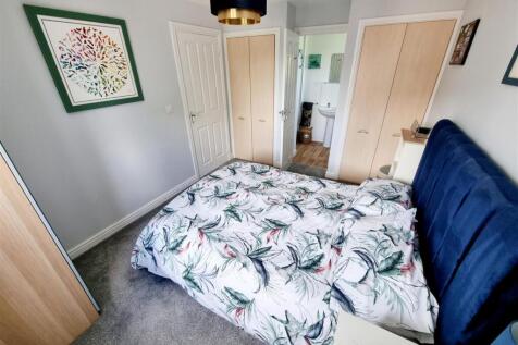 Bed 1.jpg