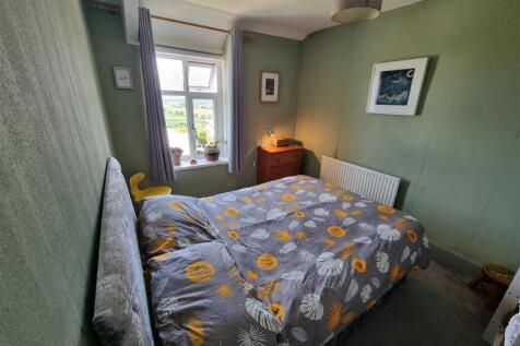 Bed 1.jpg
