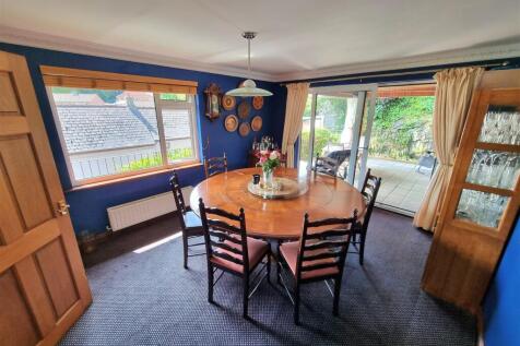 Dining room.jpg