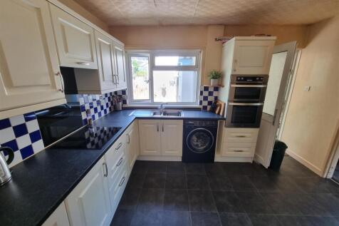 Kitchen 1.jpg