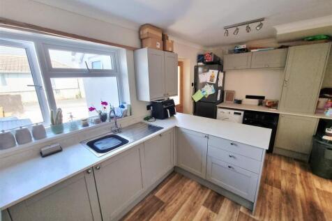 Kitchen 1.jpg