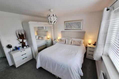 Bed 1.jpg