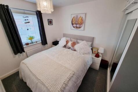Bed 2.jpg