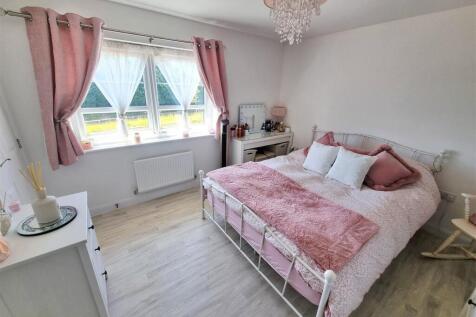 Bed 1.jpg