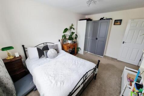 Bed 211.jpg
