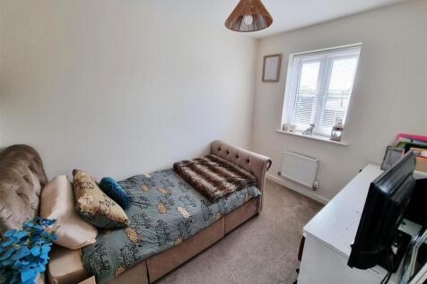 Bed 4.jpg