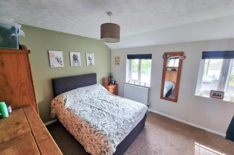Bed 1.jpg