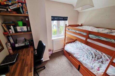 Bed 3.jpg