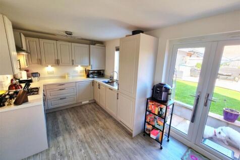Kitchen area.jpg