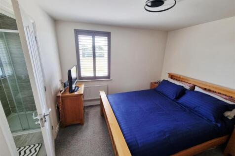 Bed 1.jpg