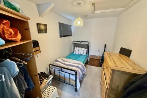 Bedroom.JPG
