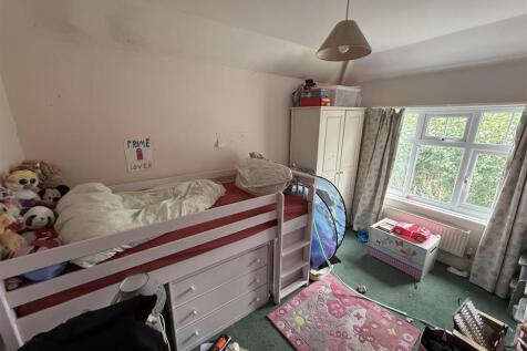 Bed 4.JPG