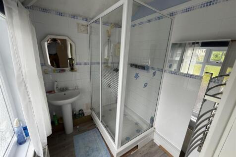 Shower room.JPG