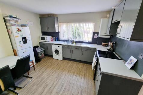 Kitchen 1.jpg