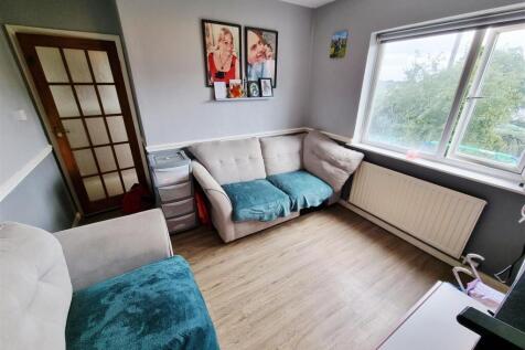 Sitting room 1.jpg