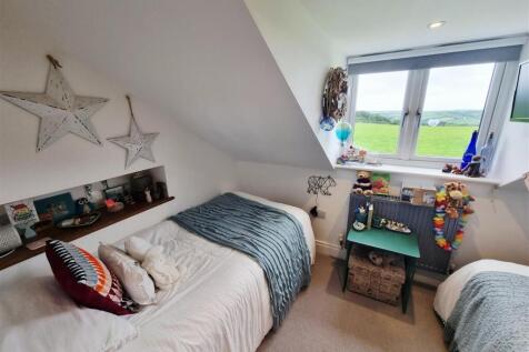 Bed 3.jpg