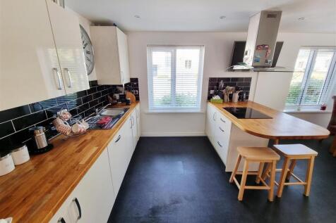 Kitchen 1.jpg