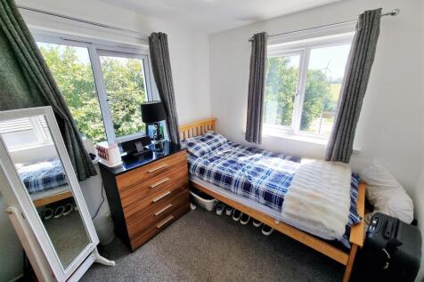 Bed 4.jpg