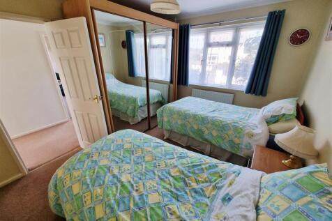 Bed 2.jpg