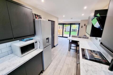 Kitchen 1.jpg