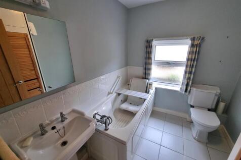 Bathroom.jpg