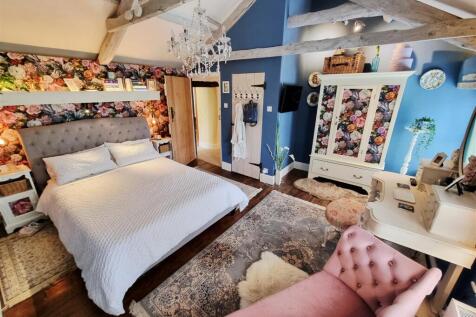 Bed 1.jpg