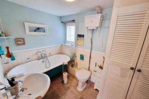 Bathroom.jpg