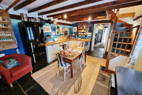 Kitchen 1.jpg