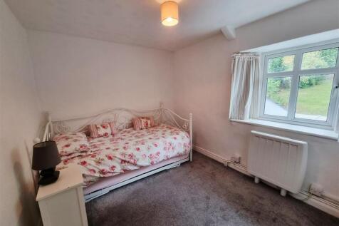 bedroom 2..jpg