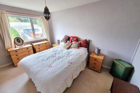 Bed 1.jpg