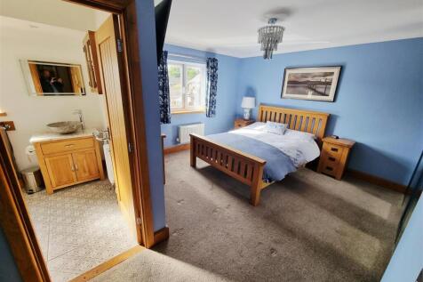 Bed 1.jpg