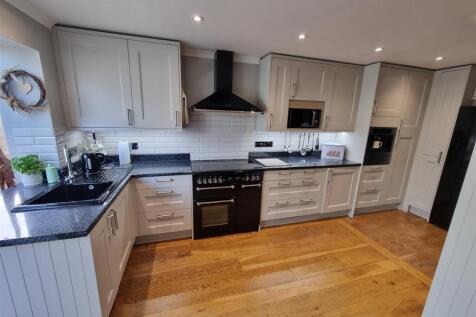 Kitchen 2.jpg