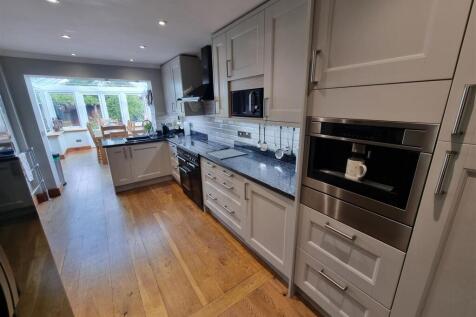 Kitchen 1.jpg