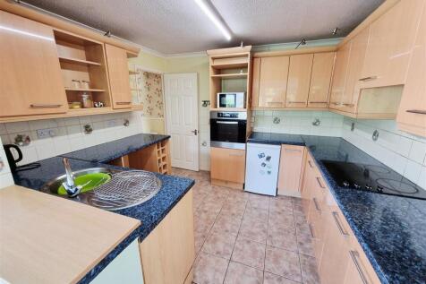 Kitchen 1.jpg