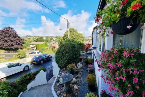 Front garden.jpg