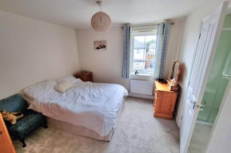 Bed 1.jpg