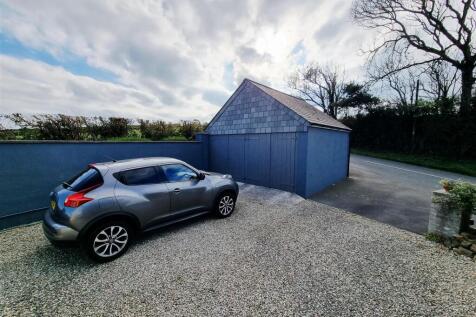 Double garage.jpg