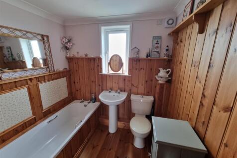 Family Bathroom.jpg