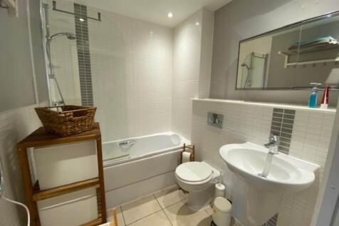 210 Lyon Bathroom