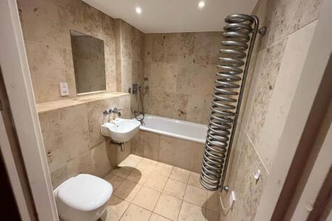 347 Vega-bathroom