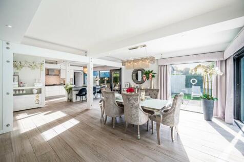 Living Room / Dining