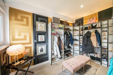 Dressing Room / Bedroom
