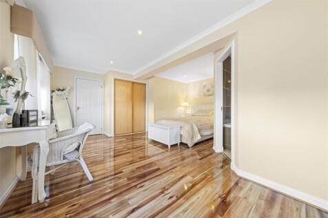 Bedroom 1 (1).JPG
