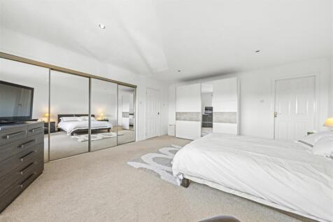 Bedroom 2 (1).JPG
